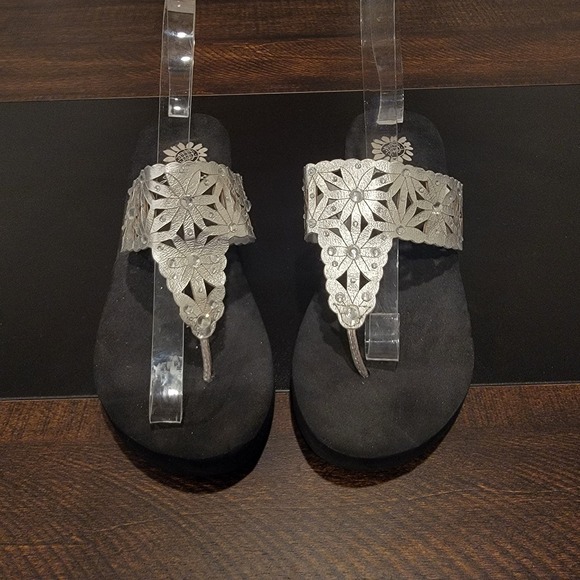 Yellow Box Silver Rhinestones Perforated‎ Flowers Flip Flops Wedge Sandals sz 7 - Picture 2 of 13